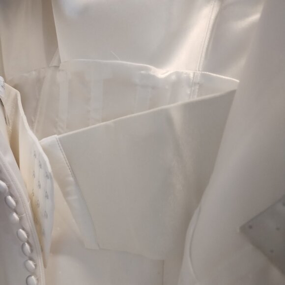 Wedding gown - Picture 5 of 5